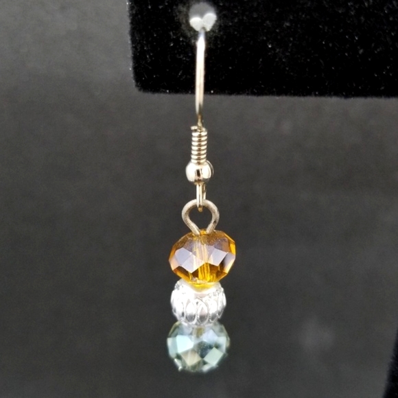 Gray/amber/aurora borealis crystal earrings - Picture 2 of 6